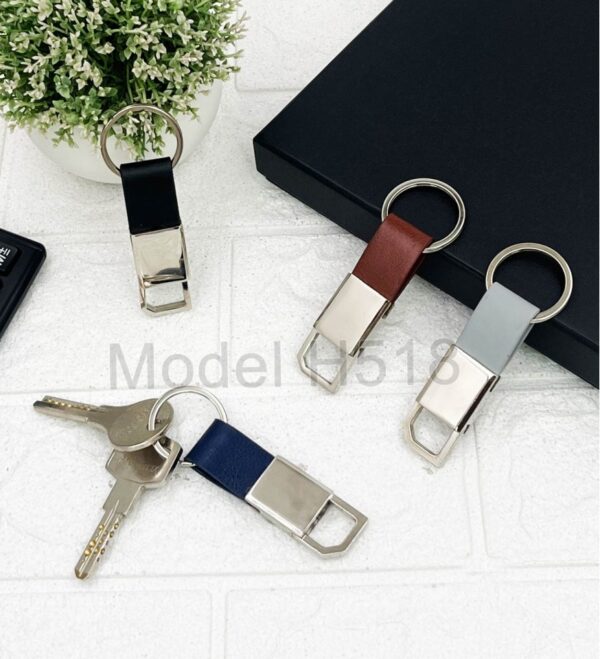 Loop Metal Keychain – Maroon